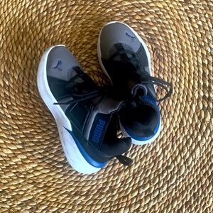 Puma (boy running) sneakers